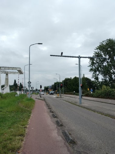 Figuur 19 (L). Het trottoir houdt plots op, het olifantenpaadje laat zien dat voetgangers de eigen weg vervolgens bepalen.