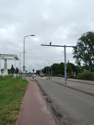 Figuur 19 (L). Het trottoir houdt plots op, het olifantenpaadje laat zien dat voetgangers de eigen weg vervolgens bepalen.